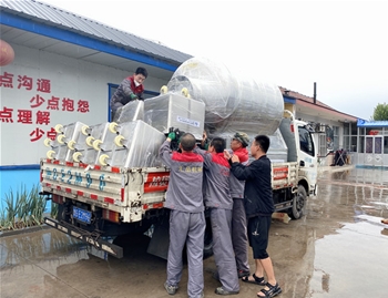 2000L變頻水冷泵真空滾揉機(jī)1臺，200L不銹鋼料車16臺，發(fā)貨山東沂水